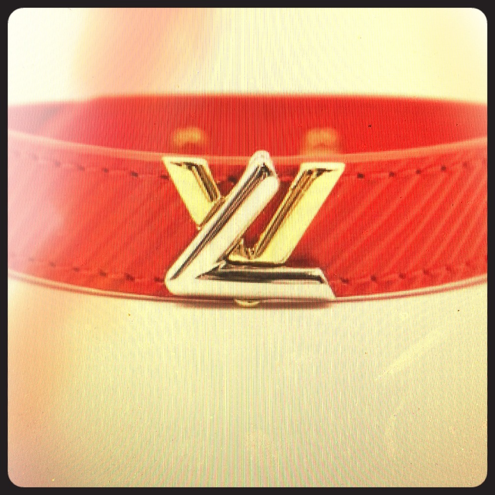 LV twist belt